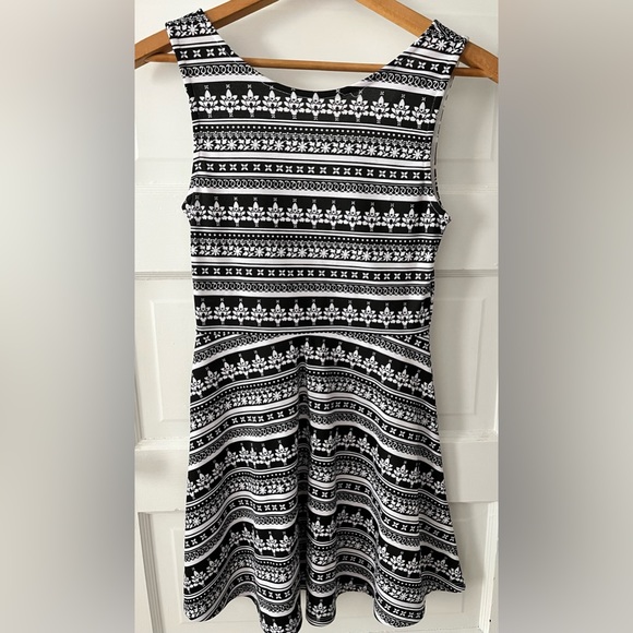 H&M Dresses & Skirts - H&M Skater Dress
